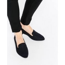 Black flat sneakers